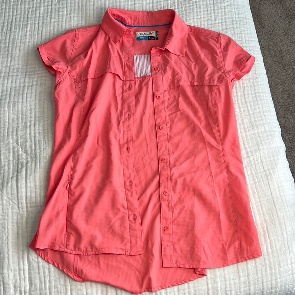 Magellan Fishing shirt, size medium.
